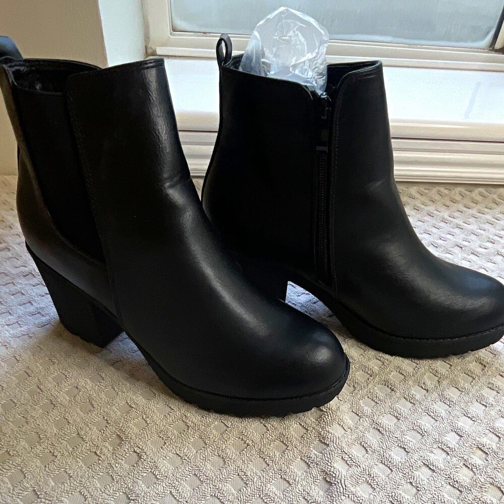 Refresh Women’s Black Faux Leather Ankle Bootie Round Toe Side Zip 11 CLUB-01